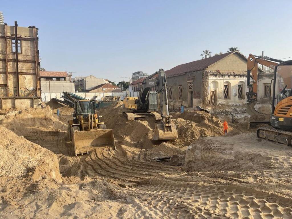Finally prices are capitulating. | 2025 The Tel Avivi ⎸ Property Advisors Avraham Kaviri: Avraham Kaviri,International Style,Tel Aviv,Bauhaus,Israeli architecture