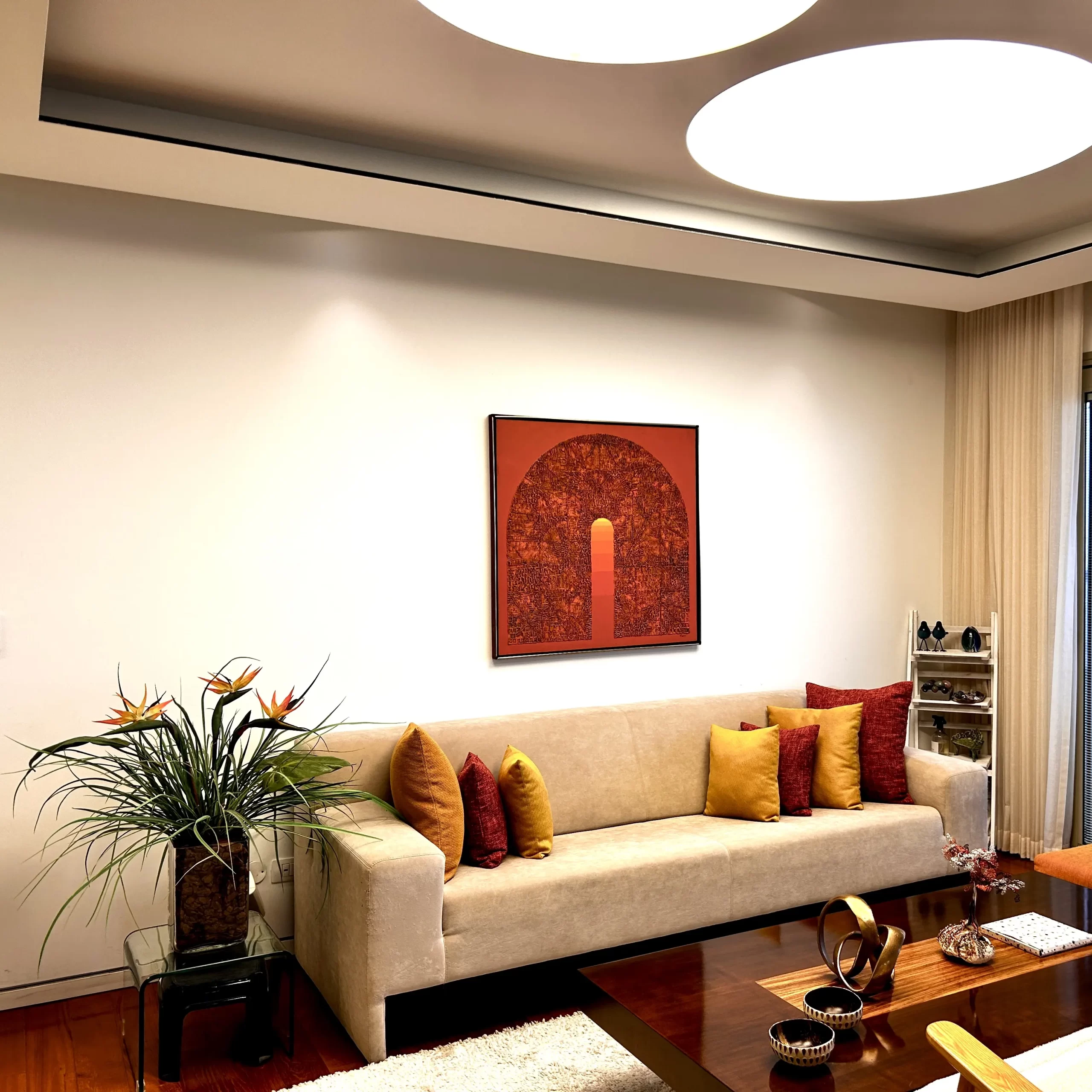 Refined Modern Apartment in Savyonei Ramat Aviv: Sitting room