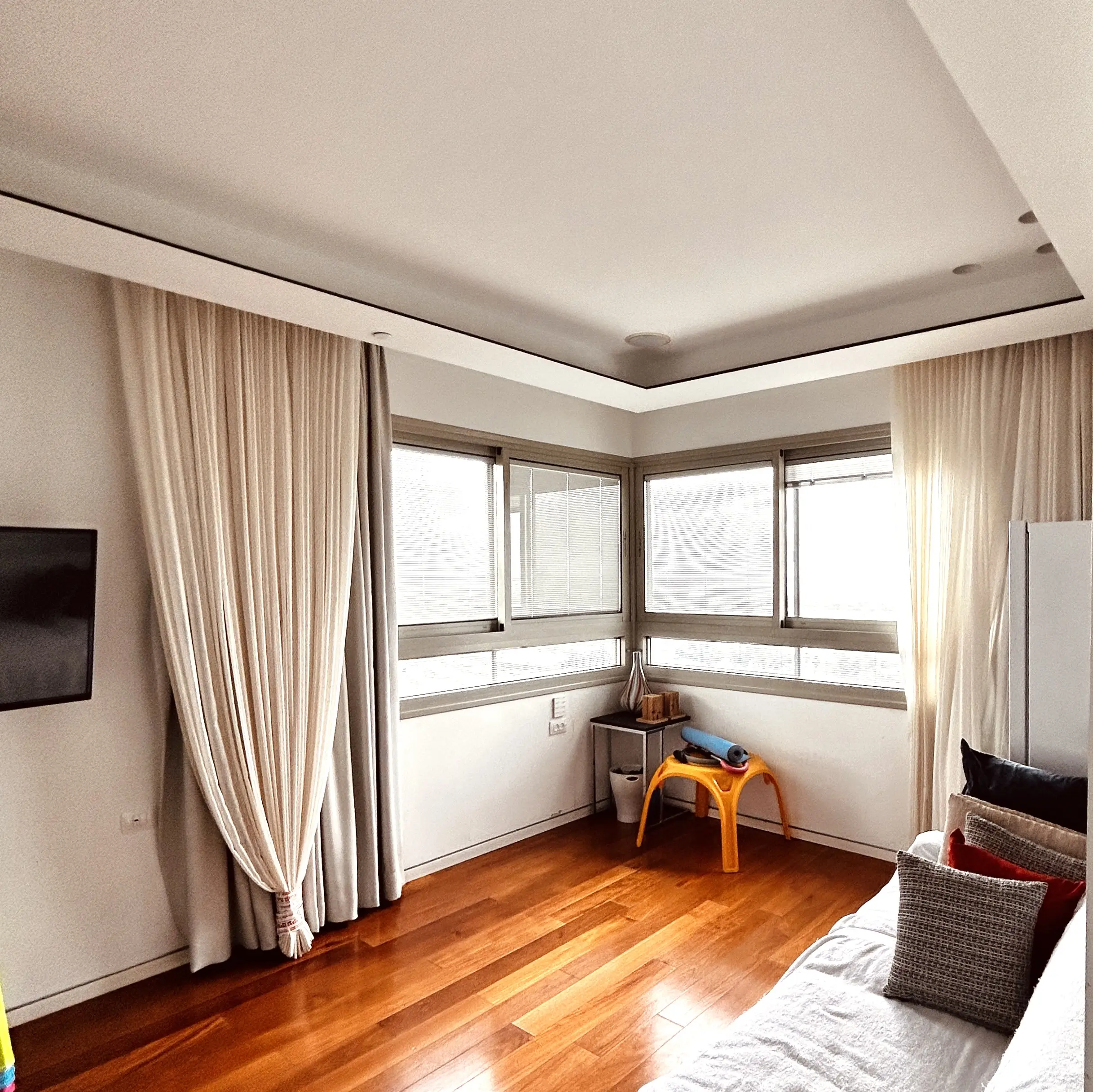 Refined Modern Apartment in Savyonei Ramat Aviv: Master room 2